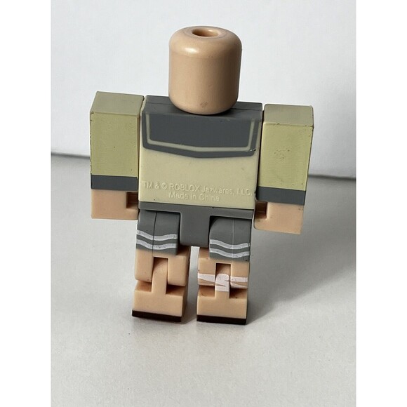 Roblox Celebrity Series 7 - Sakura High Scarlet with Sakura High Backpack Code - Picture 3 of 6